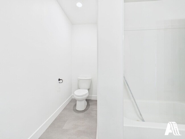 Building Photo - 453 E 650 N