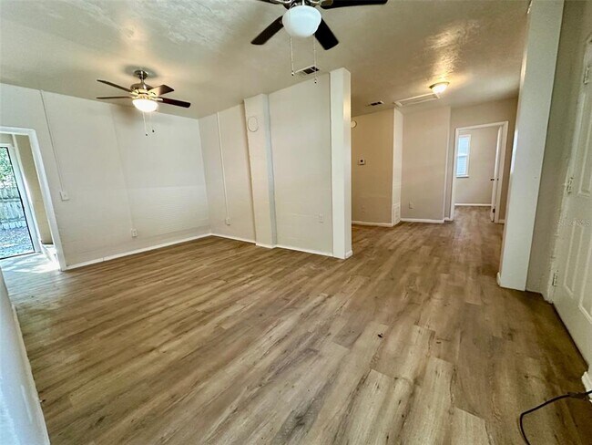 Building Photo - 643 NE Waldo Rd