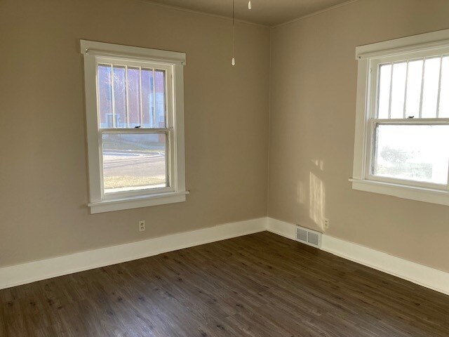 Building Photo - 1408 W Koenig St