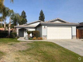 Building Photo - SOUTHWEST BAKERSFIELD- POOL