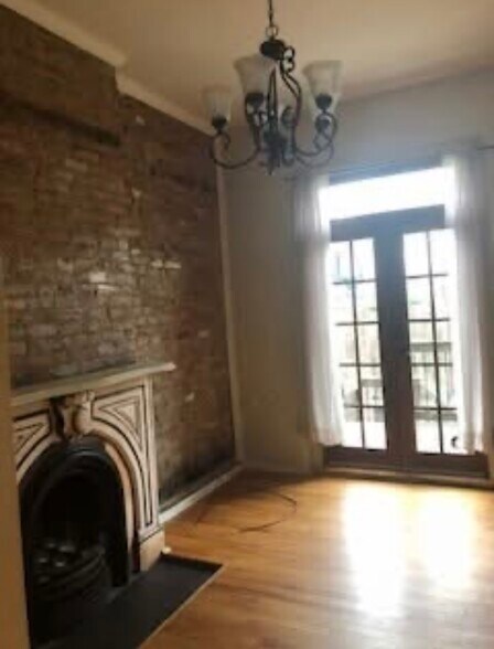 Primary Photo - 356 Hamilton St