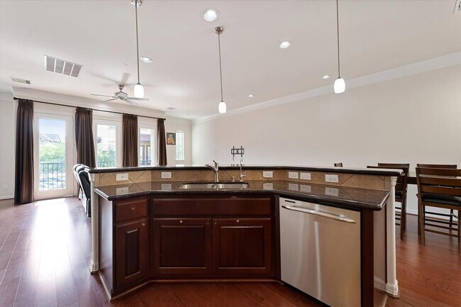 Building Photo - 5502 Lunia Ln