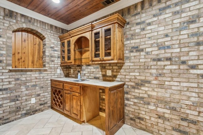 Building Photo - 1363 Sylvan Cir NE