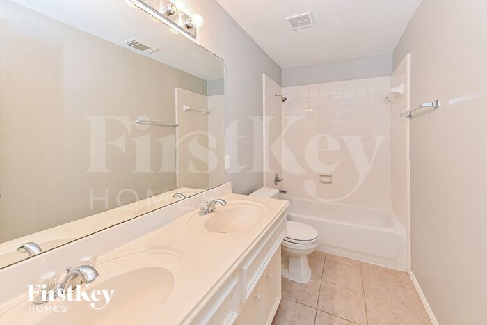 Building Photo - 18402 Wolf Creek Tr