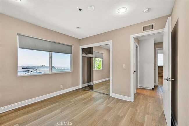 Building Photo - 3921 Calle Real