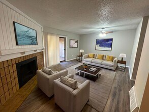 Building Photo - 1326 Holland Park Blvd