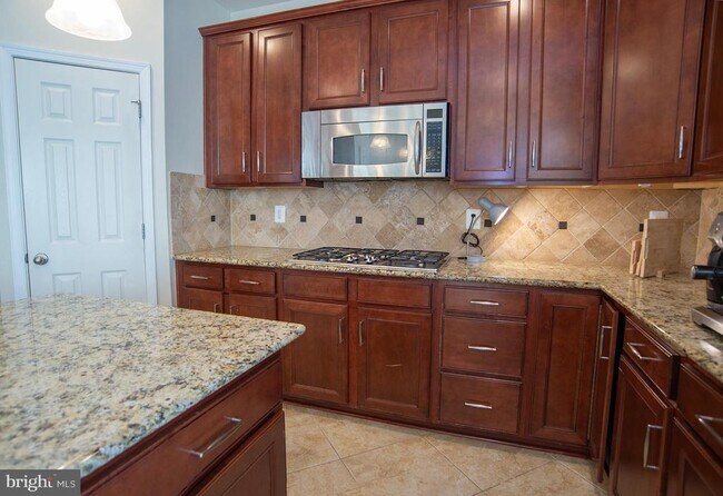 Building Photo - 20 Aster Ln