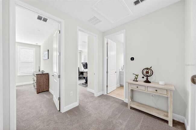 Building Photo - 8809 Laureate Blvd