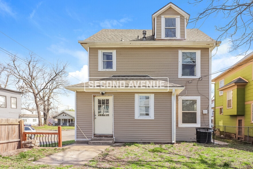 Building Photo - 144 N White Ave