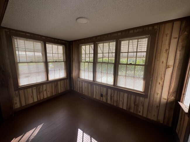 Building Photo - 405 McArthur Blvd