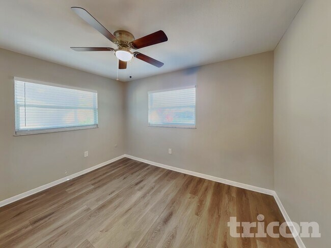 Building Photo - 1430 Thames Ln