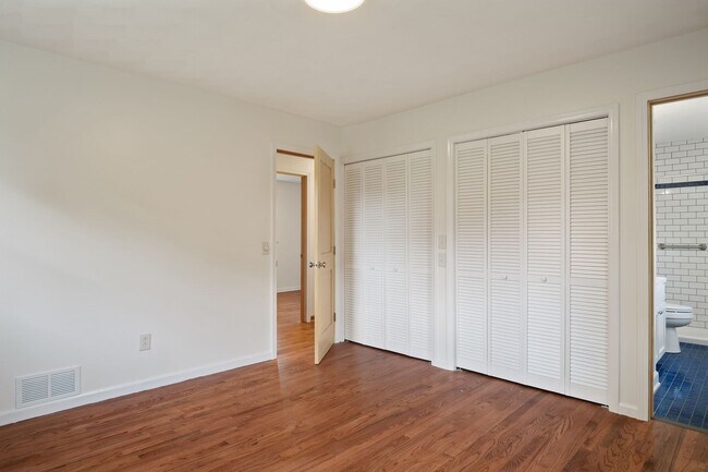 Building Photo - 1602 Westover Dr