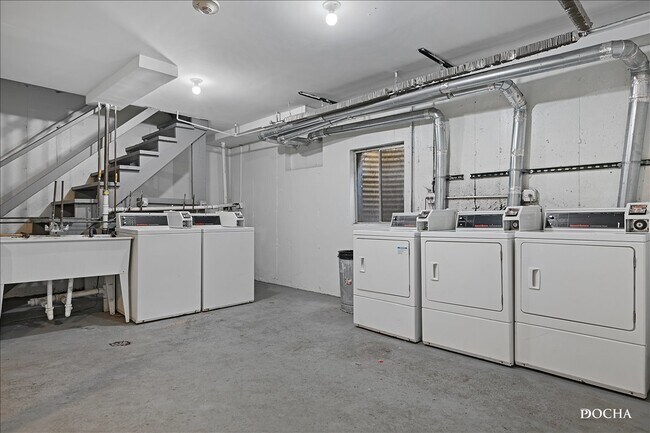 Building Photo - 706 Marilyn Ave