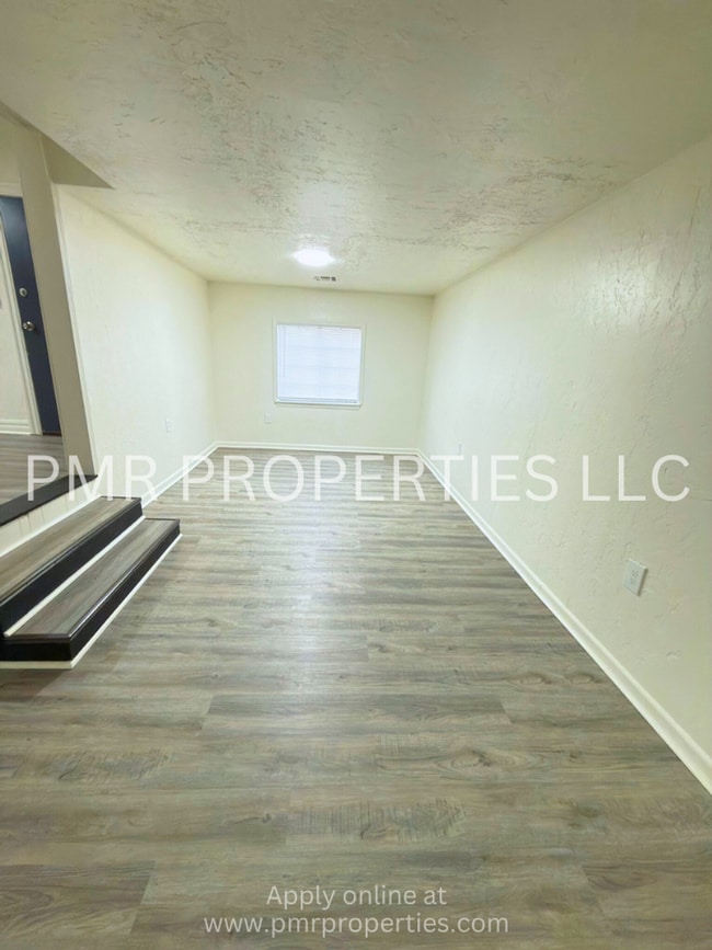 Building Photo - 2 Bedrooms/1 Bathroom House