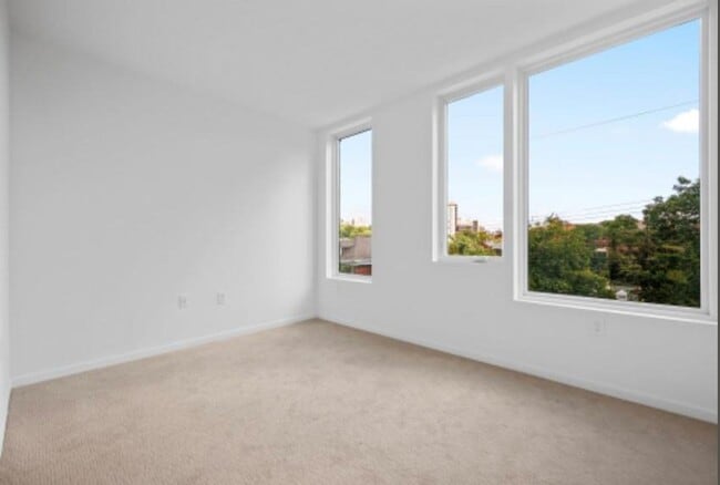 Building Photo - Spacious 3-Bedroom Home Near University of Pittsburgh