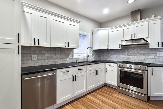 Building Photo - 3649 N Whipple St