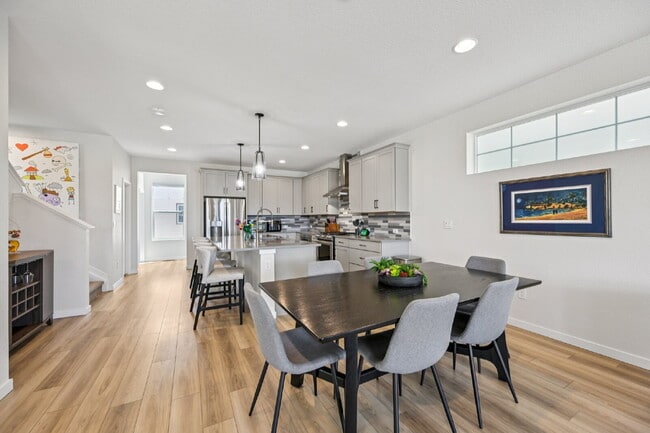 Building Photo - "Experience Spacious Comfort: 4-Bed, 3.5-Bath Retreat on Gladshine Drive!"