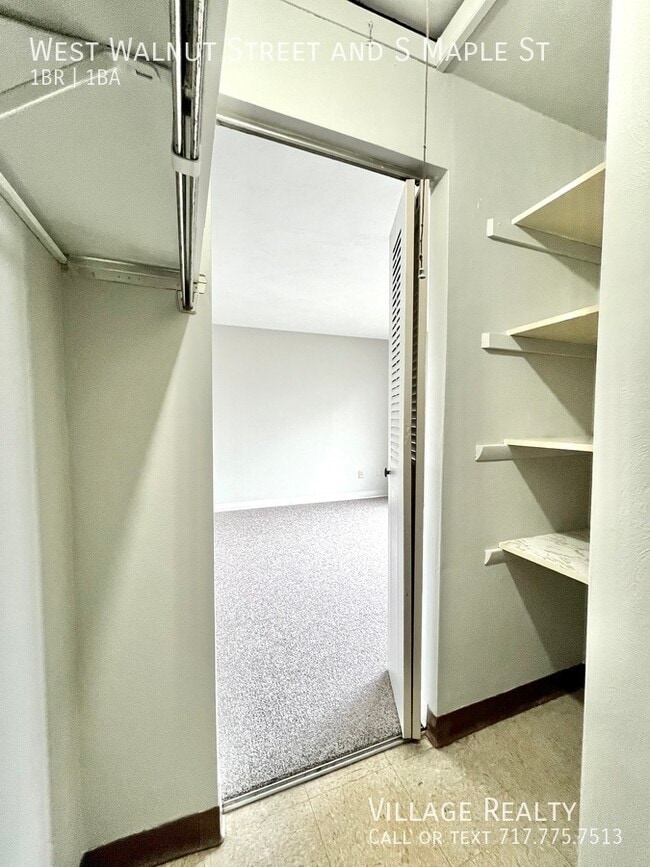 Building Photo - 86 W Walnut St