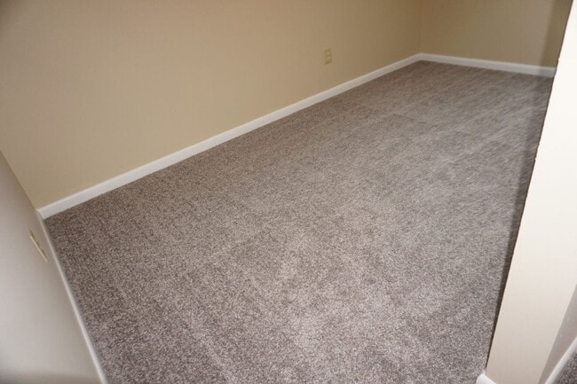 Building Photo - 2/2 townhome