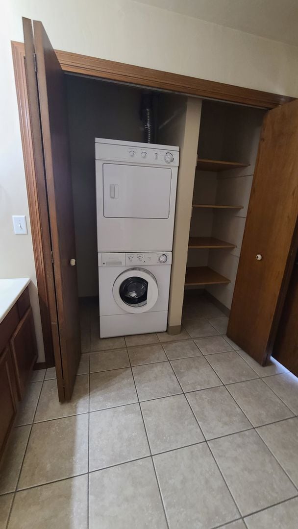Building Photo - 1 Bed, 1 Bath 890 Sq Ft