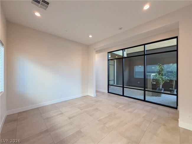 Building Photo - 10761 Canyon Bloom Dr