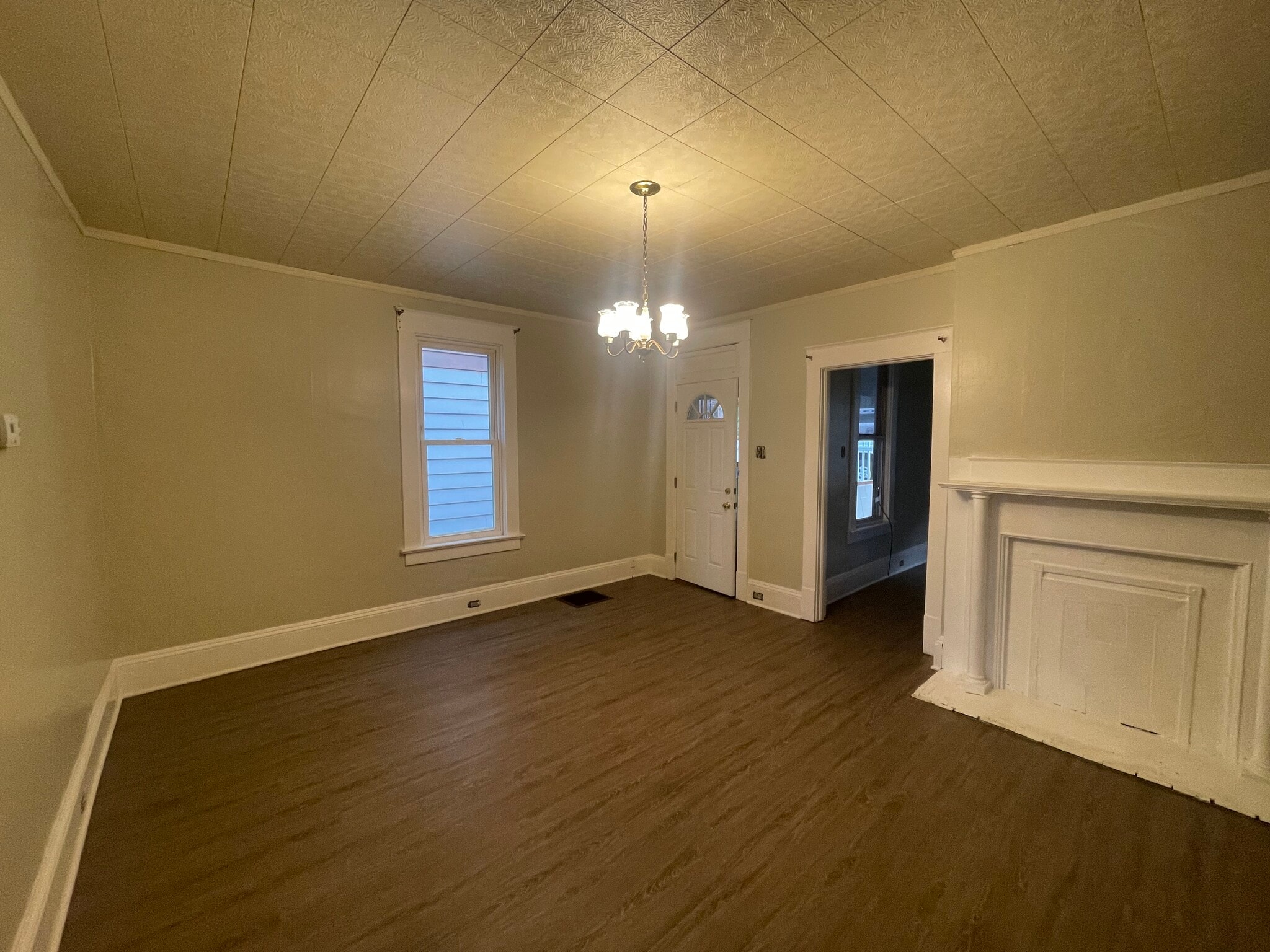 Building Photo - 423 Warwood Ave