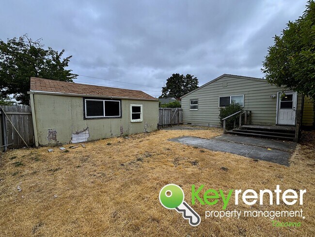 Building Photo - 4 Bedroom 2 Bathroom Tacoma Rental with Ga...