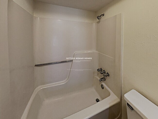 Building Photo - Lovely home in the heart of Blue Ridge