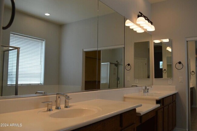 Building Photo - 4132 E Carriage Ct