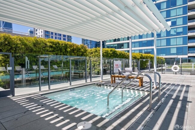 Building Photo - 425 1st St