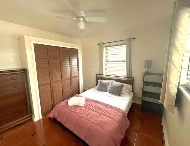 Building Photo - 575 NW 33rd St