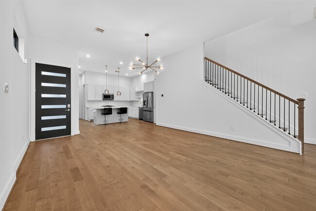 Building Photo - 4402 Schuler St