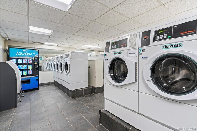 Building Photo - 25-40-40 Shore Blvd