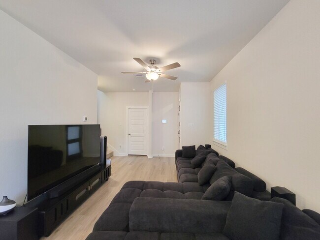 Building Photo - 3 Bed Home for Rent in Park Row Village West | Houston TX 77084
