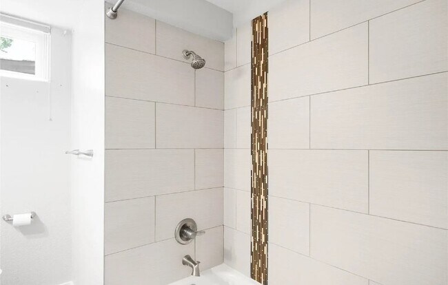 Building Photo - 1475 W 43rd Ave