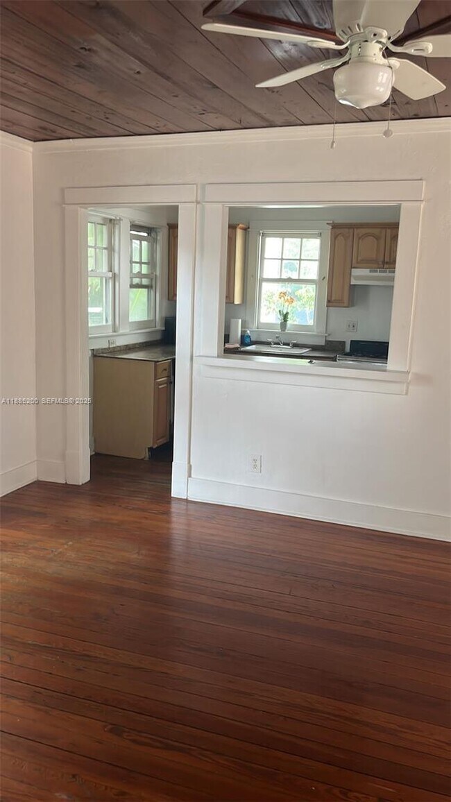 Building Photo - 315 Eucalyptus St