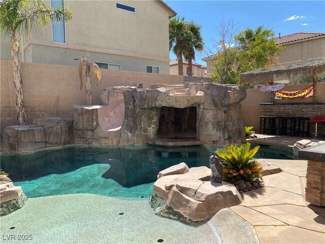 Building Photo - 9293 Adamshurst Ave