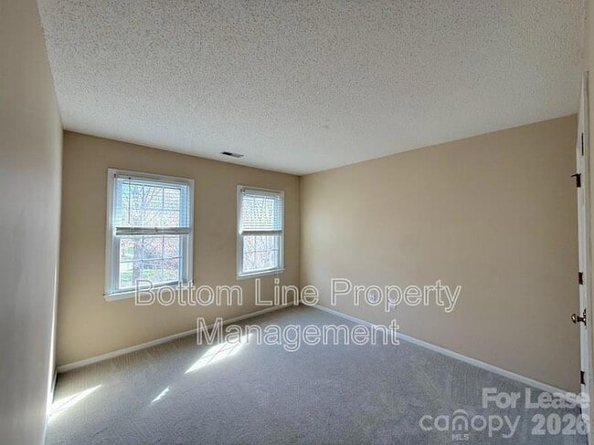 Building Photo - 9423 Fairmead Dr