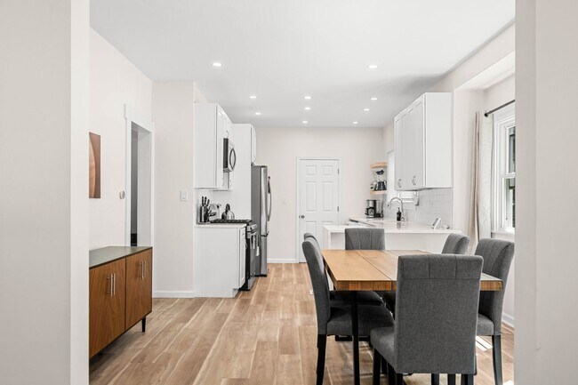 Building Photo - 1215 N Warman Ave