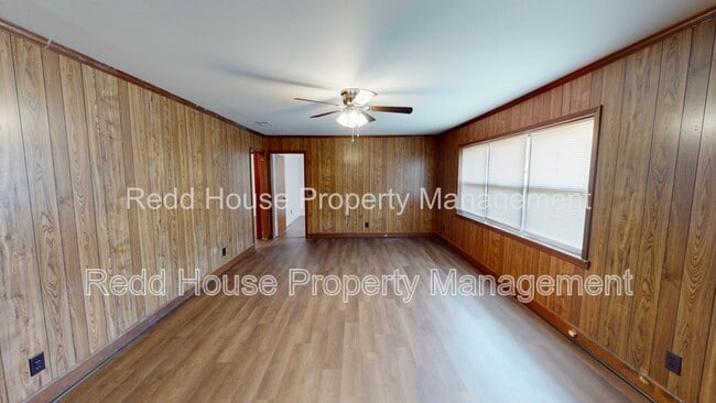 Building Photo - 107 Metcalf St