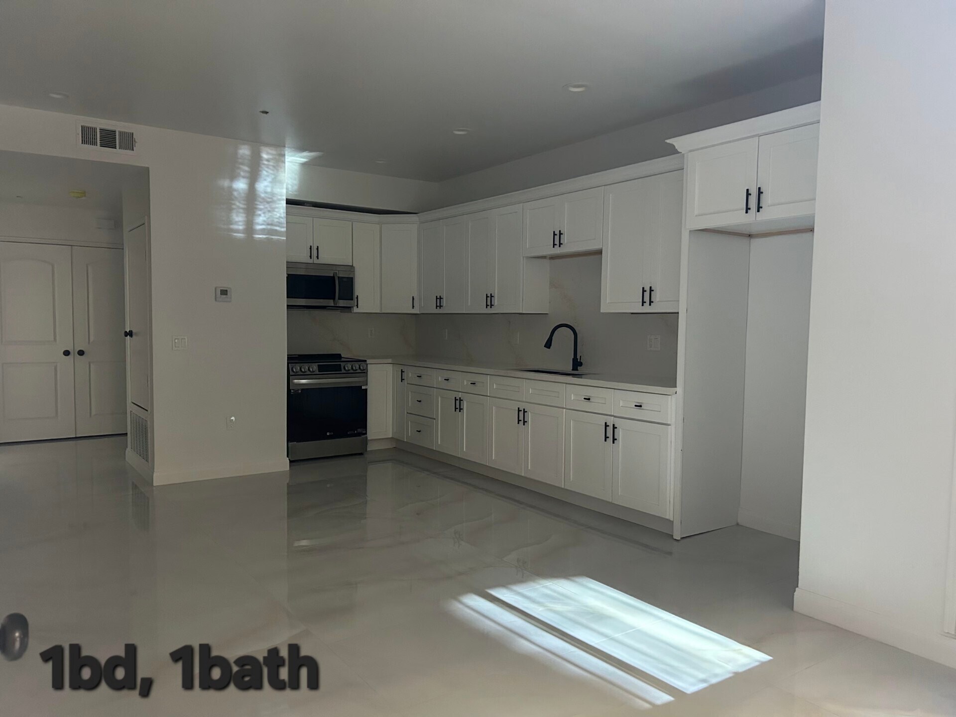 Building Photo - 8153 Banana Ave