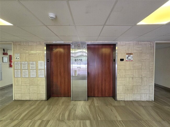 Building Photo - 6940 Miami Gardens Dr