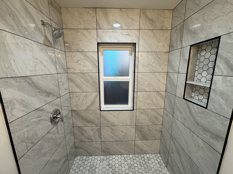 Building Photo - 515 Koneta Ct