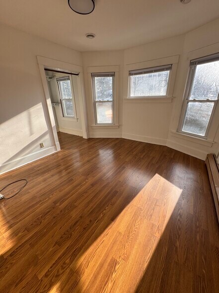 Master bedroom with closet - 10 E Nelson St