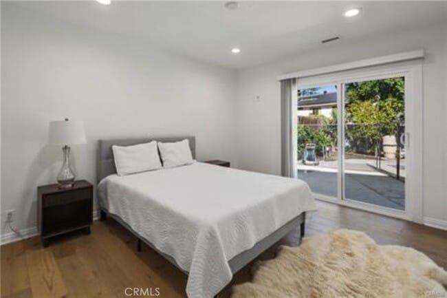 Building Photo - 22335 Kittridge St