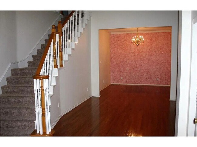 Building Photo - Stunning 5-Bedroom, 3-Bath Home with Over ...