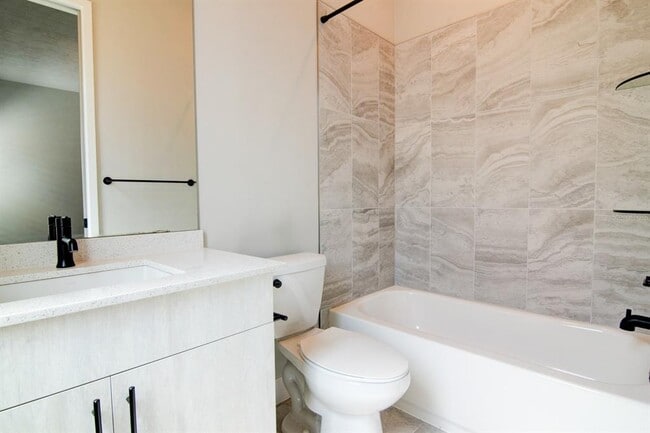 Building Photo - 861 SW 120th Dr