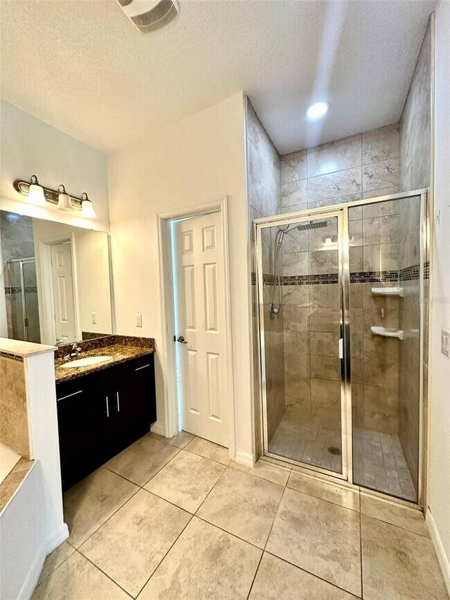 Building Photo - 102 Aurelia Ct