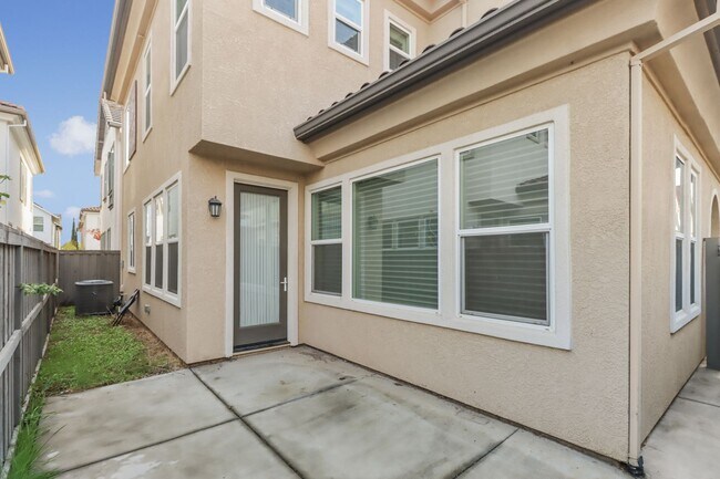 Building Photo - FIRST MONTH'S RENT FREE-Charming 3-Bedroom Home with Office in The Cannery – Davis, CA