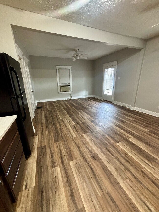 Building Photo - 1015 Sale Ave